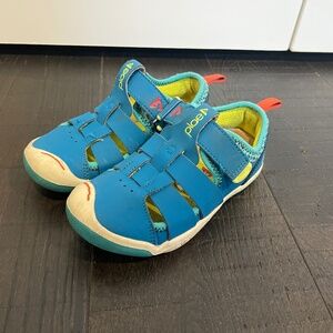 Plae kids size 11 sandals
